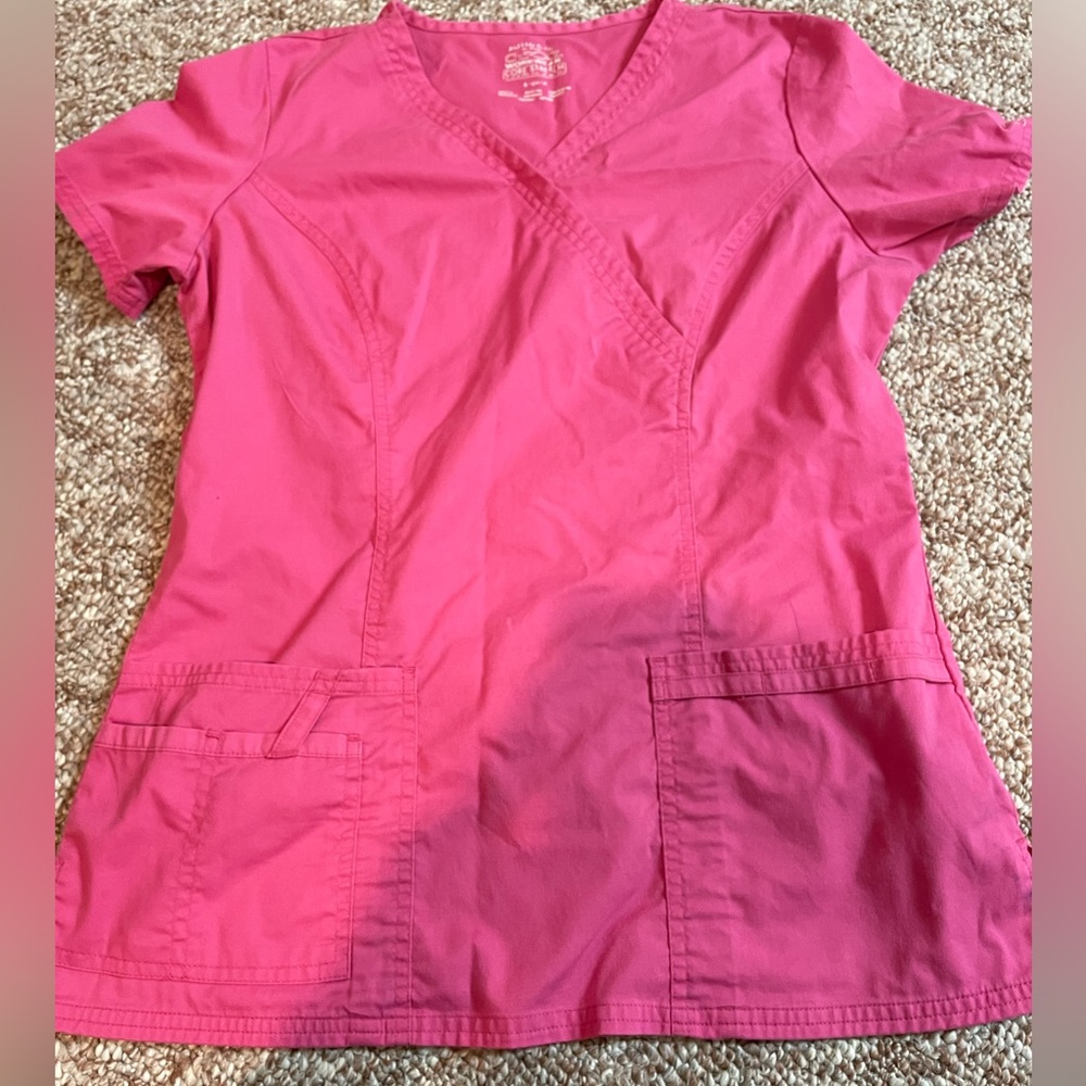 Cherokee fitted scrub top size small